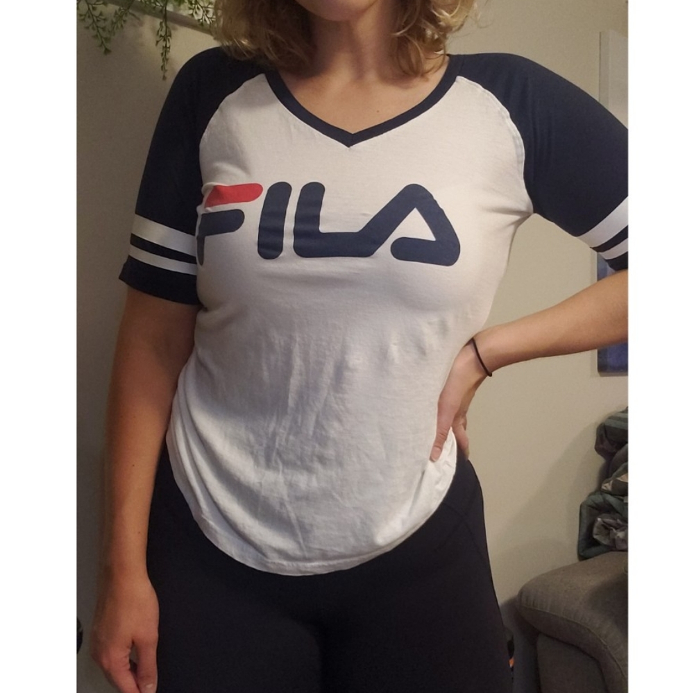 Fila top - Picture 3 of 3
